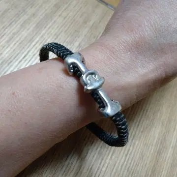 심플한 블랙 로프풍 밴딩 팔찌