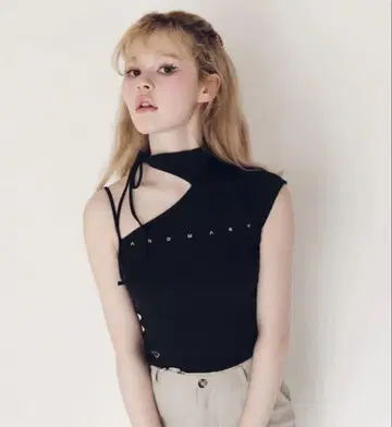 ANDMARY 클레어 초커 탑 블랙