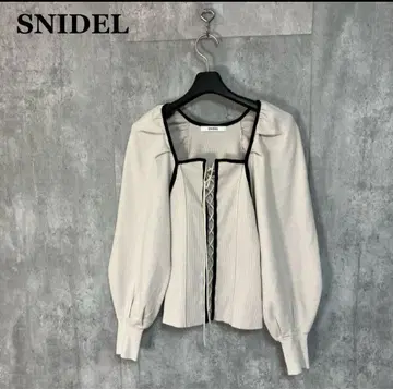 SNIDEL 레이스업 디자인 니트 풀오버