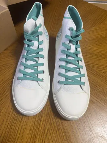 하이큐 콜라보 스니커즈 아오바죠사이 모델