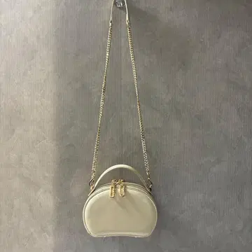 에나멜 체인 숄더백