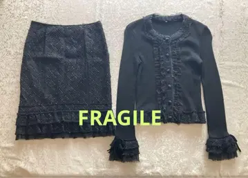FRAGILE 블랙 니트 셋업 (스커트+가디건)
