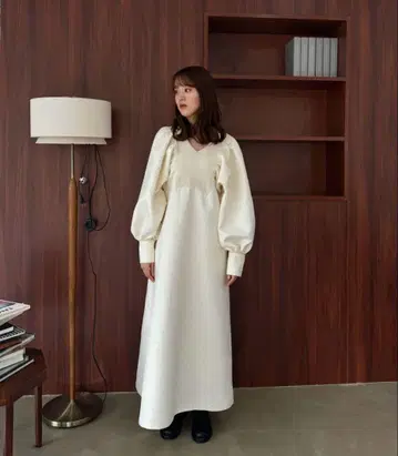 새상품 i_am 브이넥 디자인 플레어 원피스 아이보리