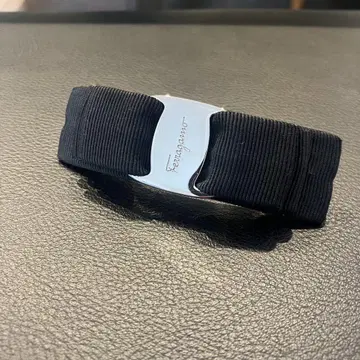 [FERRAGAMO] 바라 리본 머리핀 블랙 실버 페라가모