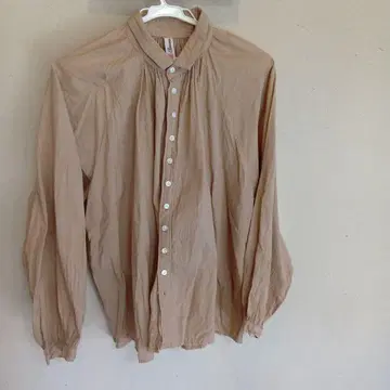 Brocante 브로캔트 베이지 카멜 긴팔 블라우스