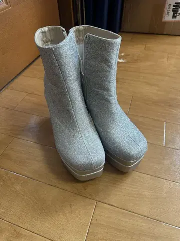 실버 글리터 숏부츠