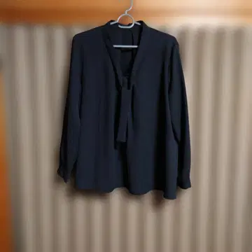 시착만 한 상품 이네드 태국 타이 포함 블라우스 반소매 블랙