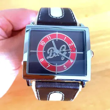 새상품급 초레어 D&G 빅 페이스 스퀘어형 손목시계 가죽 캔버스
