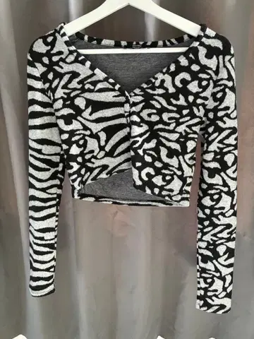 Bershka 제브라 패턴 크롭 긴팔 상의 M