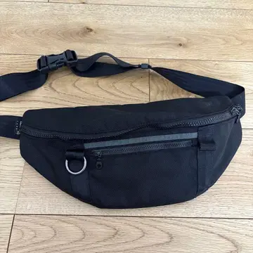 NEW ERA 블랙 바디백 웨스트 파우치