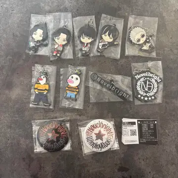 노벨 브라이트 러버 마스코트 아레나 투어 기념 캔뱃지 화이트 블랙