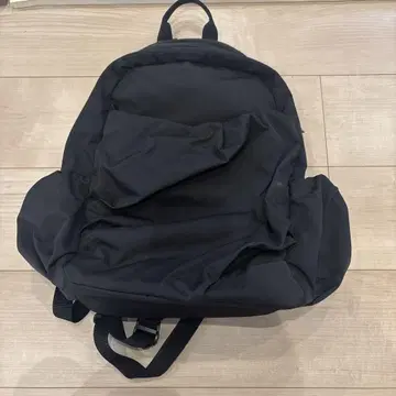 emmi 개더 바디 백팩 블랙