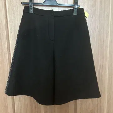 블랙 캐럿 스커트 컬러풀 자수 포함