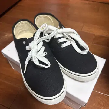블랙 캔버스 스니커즈