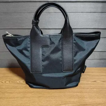 FURLA 블랙 나일론 토트백 M 사이즈