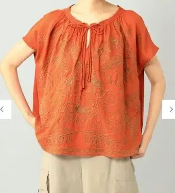 그레이스 콘티넨탈 에스닉 자수 탑