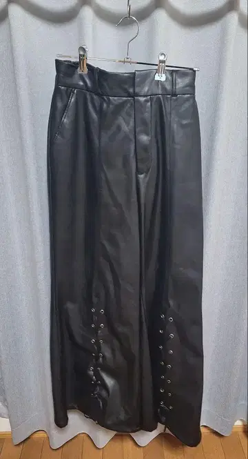 HARE 가죽 느낌 와이드 팬츠