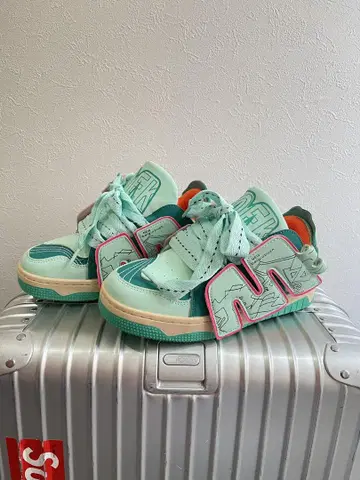 미사용 새상품 스니커즈 여성용 24cm 핑크색 여분 끈 포함