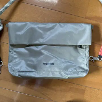 토폴로지 롤탑 숄더백 그레이