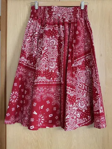 새상품급 PAOPAO 반다나 패턴 플레어 스커트 빨간색