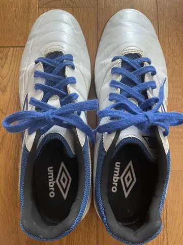 umbro 축구화 화이트/블루 25.5cm