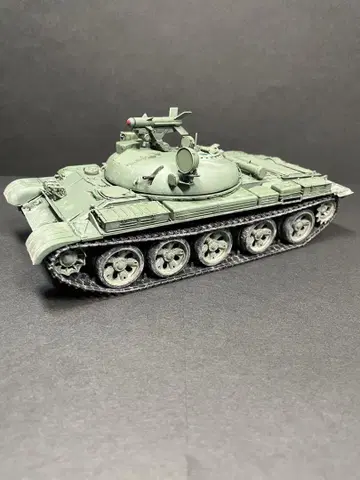 트럼페터 1/35 스케일 IT-1 미사일 구축 전차