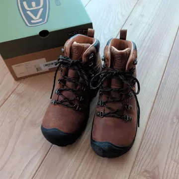 KEEN 등산화 브라운