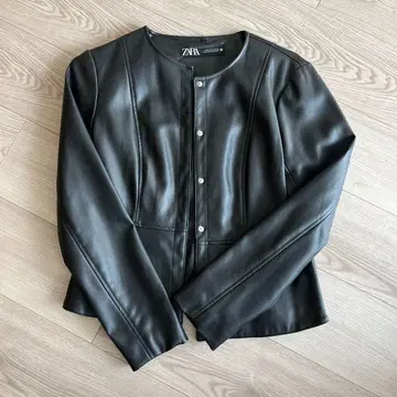ZARA 블랙 가죽 자켓 M 사이즈