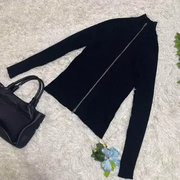 컨디션 최상 DKNY 리브 니트 블랙 하이넥 집업 래글런 소매 L 사이즈