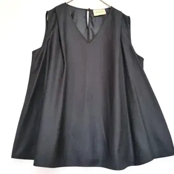 UNITED ARROWS 블랙 슬리브리스 플레어 상의 블라우스