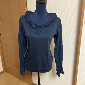 핑크하우스 네이비 프릴 긴팔 상의