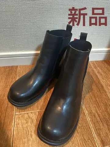 새상품 발볼 넓은 사이드 고어 부츠 블랙 24cm