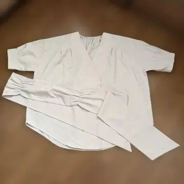 미사용 새상품 지나시스 시원한 원단 보타이, 리본, 어레인지 블라우스