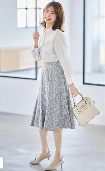 완판템 anysis 워셔블 코드 레이스 플레어 스커트 블루 그레이 S
