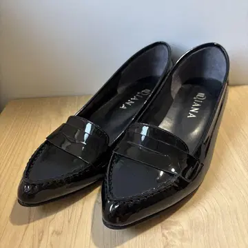 [ 새상품급 ] 다이애나 로퍼 에나멜 블랙 스틸레토 24cm