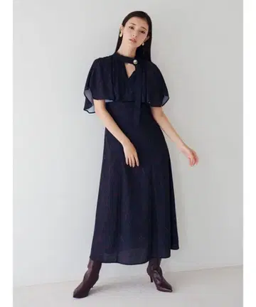 네이비 플레어 슬리브 맥시 드레스