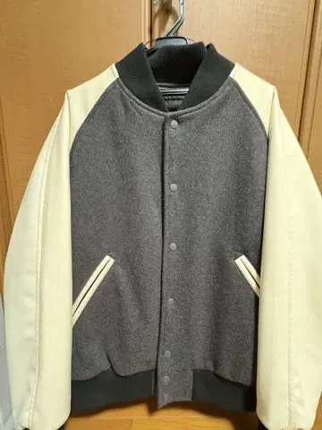 유니클로 남성용 바시티 자켓 XL