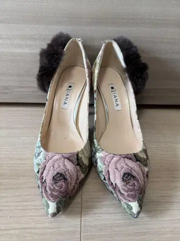 DIANA 꽃무늬 퍼 포함 하이힐 펌프스 23.5cm