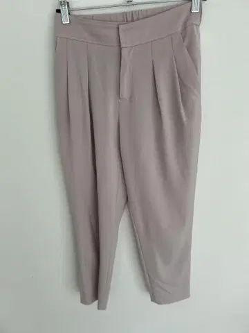 TONAL 얇은 핑크색 테이퍼드 팬츠