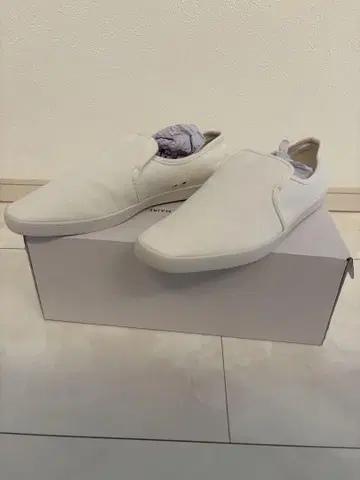 화이트 슬립온 스니커즈 미사용 유니클로