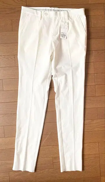 새상품 HONMA 혼마골프 남성용 원턱 스트레이트 팬츠 화이트 82