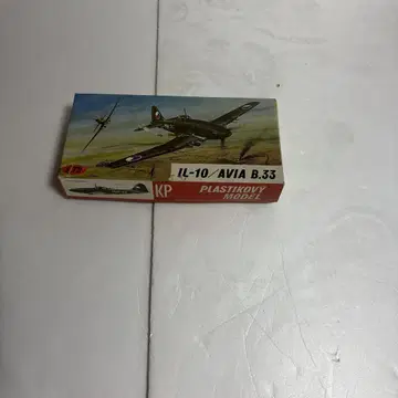 KP IL-10/AVIA B.33 플라스틱 모델