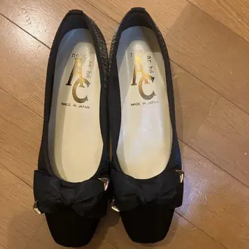 리본 포함 블랙 플랫슈즈