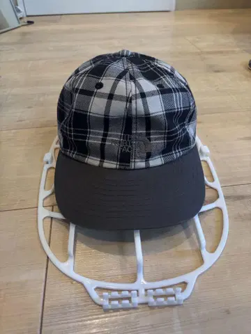 THE NORTH FACE 체크 무늬 캡
