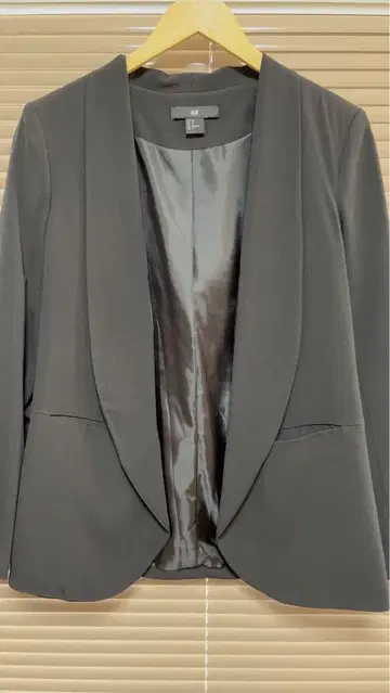 H&M 블랙 테일러드 자켓