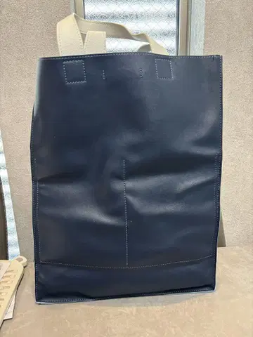 욧쿠못쿠 네이비 합성 피혁 토트백