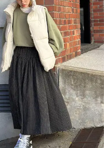 CANDAY 캔디 보아 안감 무릎 스커트 플레어 스트라이프