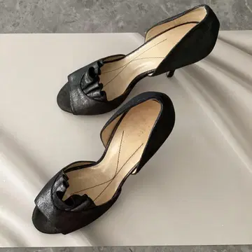 새상품급 kate spade 블랙 오픈토 하이힐
