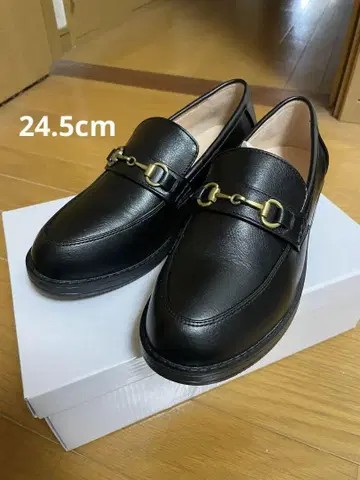 AA+ feminine 블랙 로퍼 금장 장식 포함 24.5cm