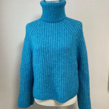 미사용품 ZARA 스카이블루 터틀넥 스웨터 S~M